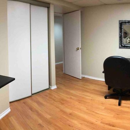 Basement Apartment In Richmond Hill Esterno foto