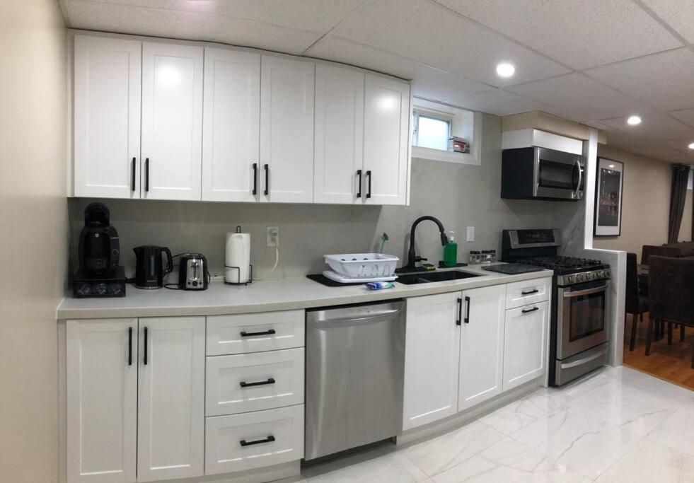 Basement Apartment In Richmond Hill Esterno foto