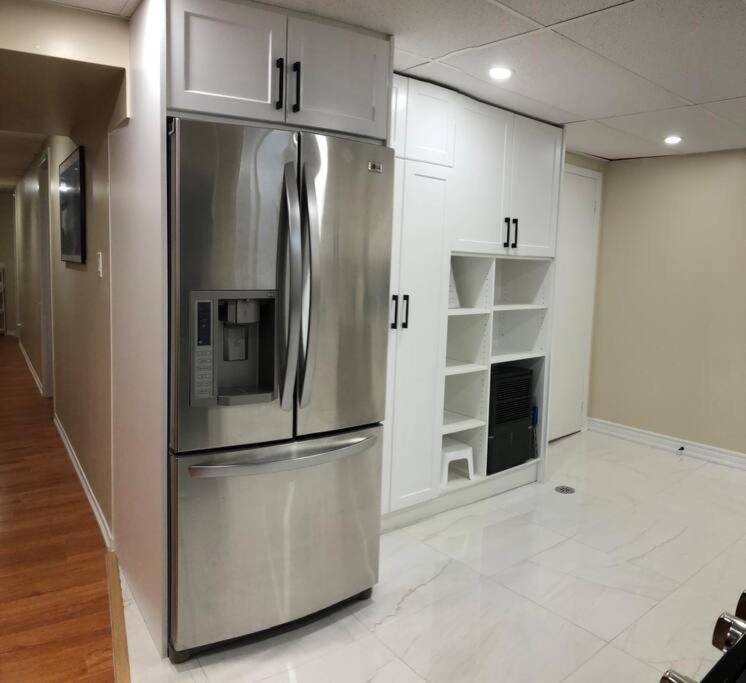 Basement Apartment In Richmond Hill Esterno foto
